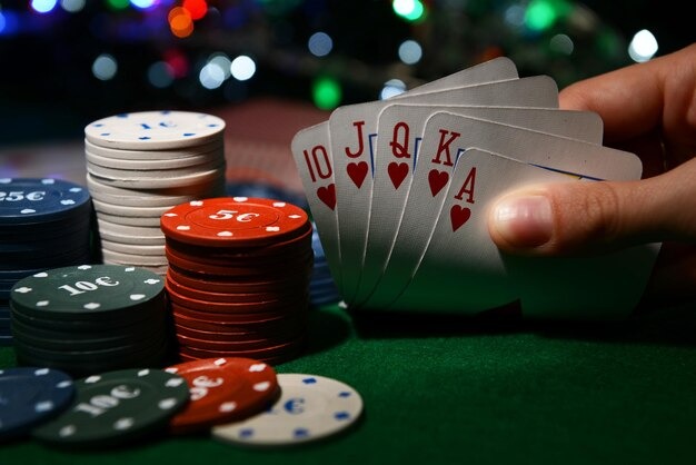 Ceme Online domino tiles and betting layout on ligaibc