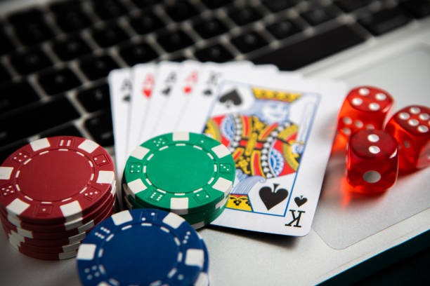 Super Sic Bo betting layout showing all available bet types and payouts
